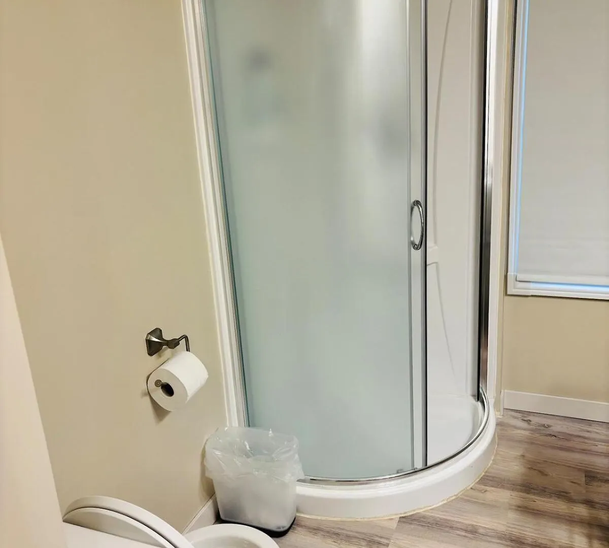 Apartment Upper Floor 1 Bedroom Suite With Parking Calgary