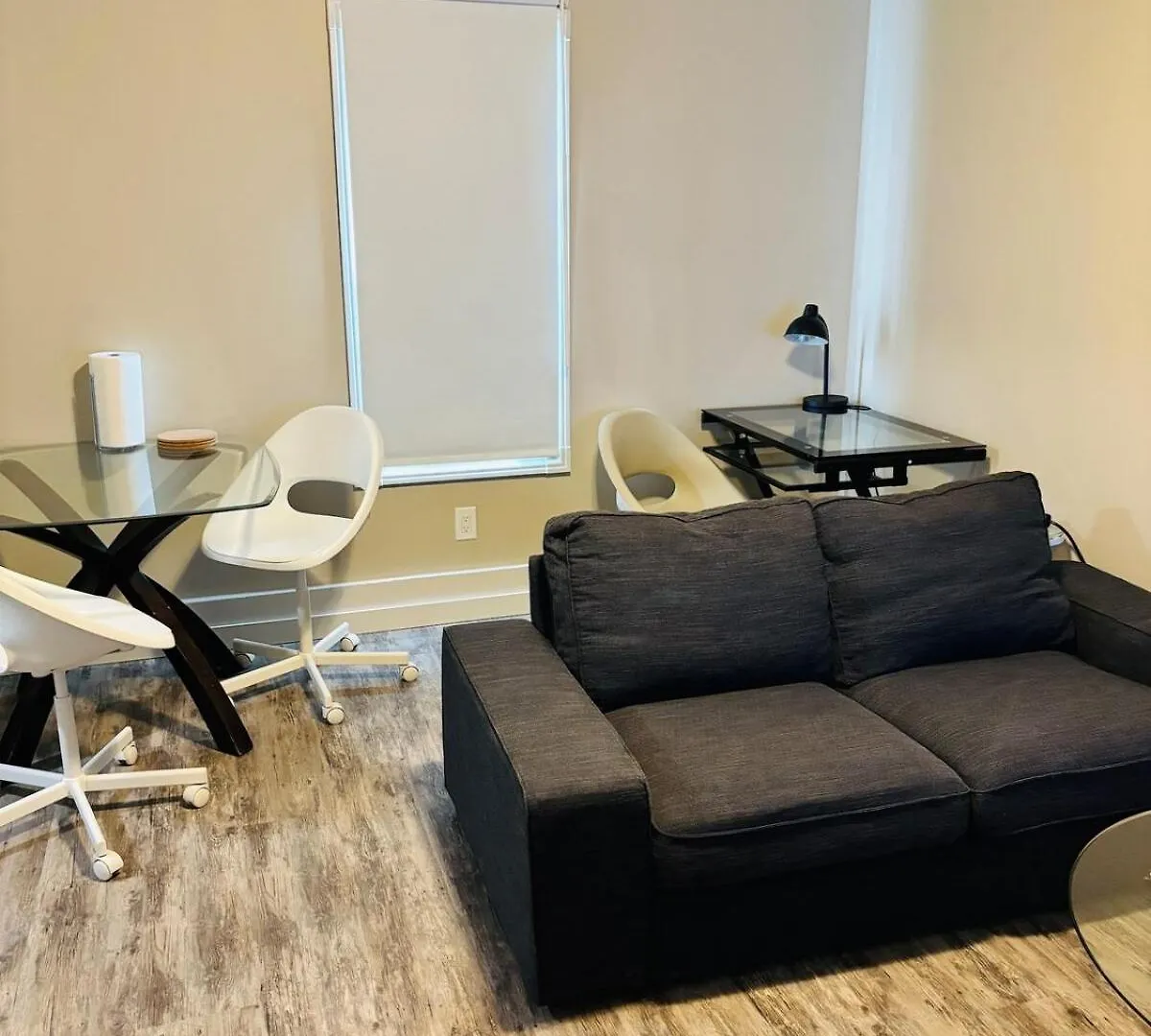 Apartment Upper Floor 1 Bedroom Suite With Parking Calgary Canada